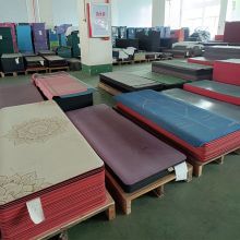 재료,천연 고무,폴리 우레탄,코르크,폴리 염화 비닐,스웨이드,에바,황마,대마,엔 비르,기타 등등과 같은 사용자 정의 요가 매트에 대해 다른 재료를 선택할 수 있습니다. 다른 물자에는 다른 특성,당신의 필요를 충족시키는 물자의 광범위가 있습니다.