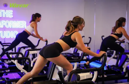 메가 포머가 인계하고 있습니다-왜이"고급 필라테스"트렌드가 상승하고 있습니까